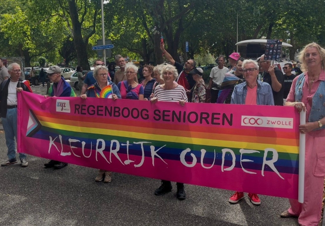 Regenboogouderen verdienen zichtbaarheid en verbinding